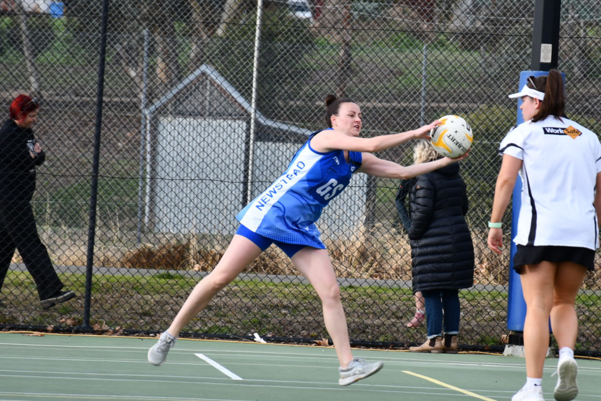 Newstead’s Tayla Gale stretches for a pass.