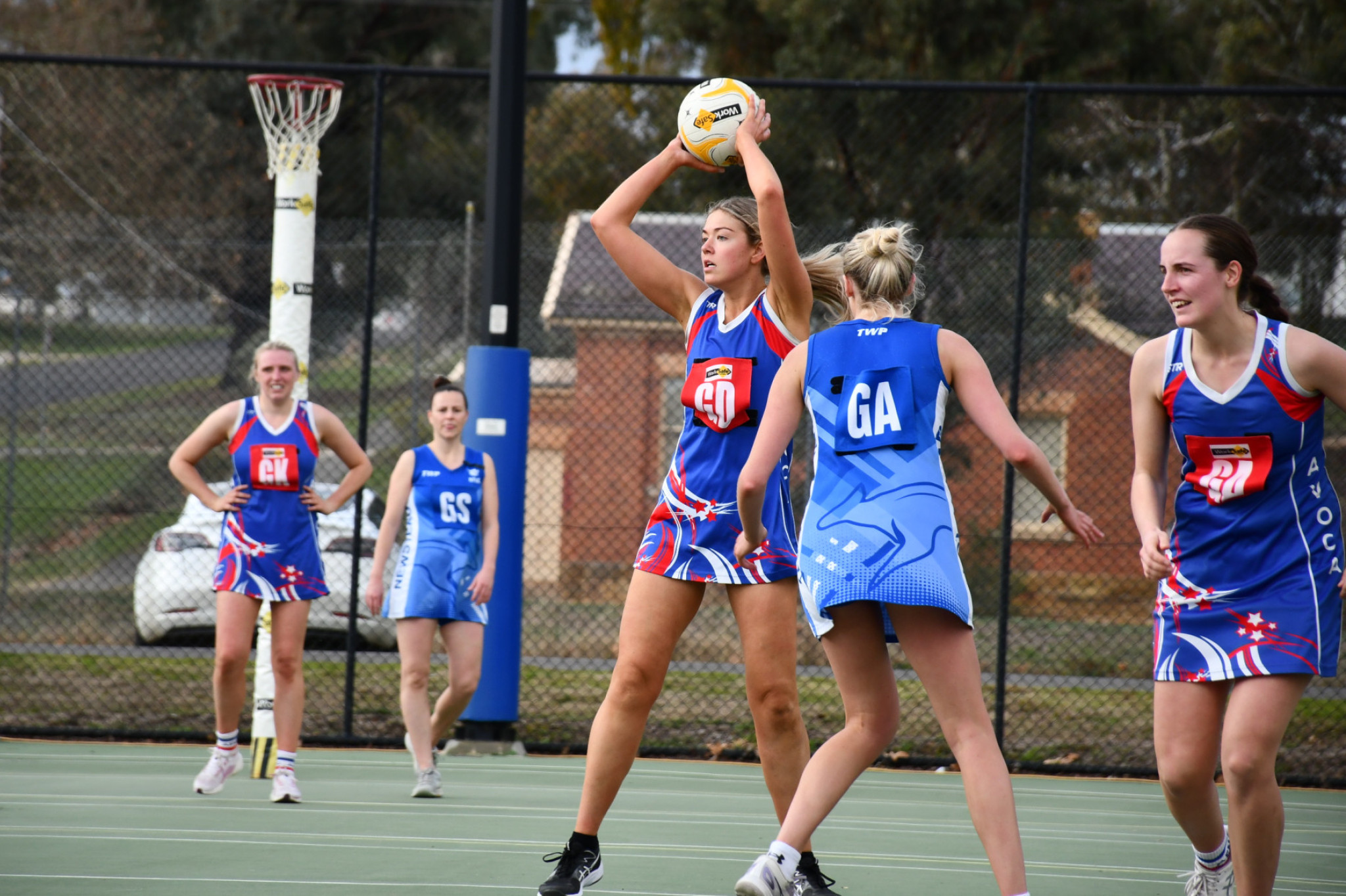 Keisha Tonzing looks for an overhead pass in Avoca’s win over Newstead.
