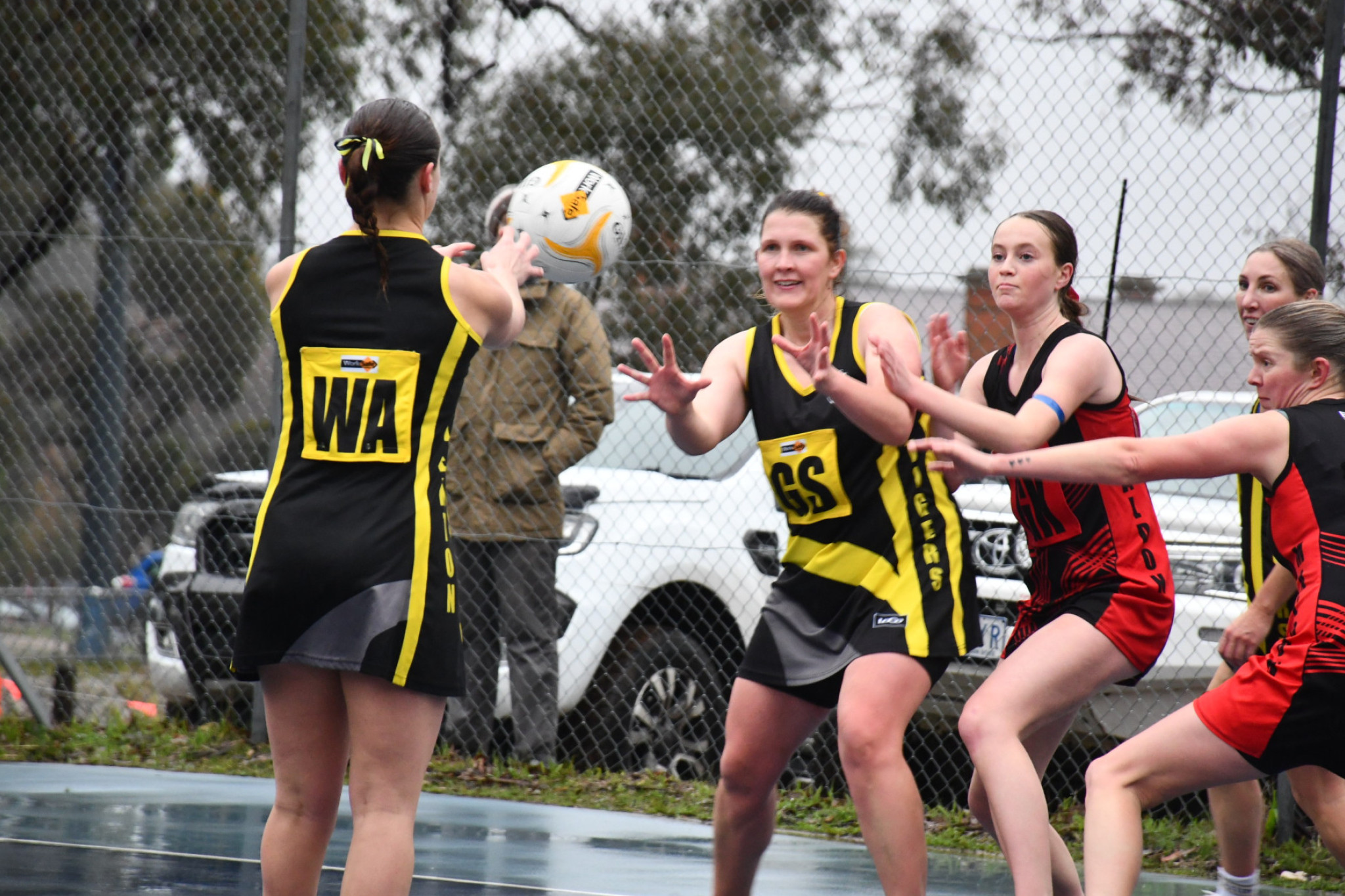 Kristy Hadler awaits a pass from Lexton teammate Ciane Van Dyken.