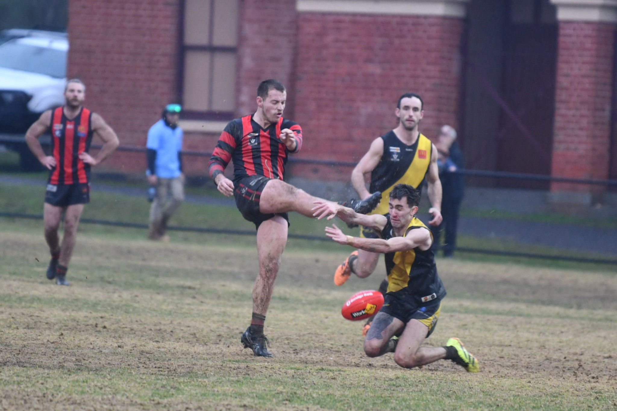 Kobi Cheeseman gives it his all in Lexton’s defeat to Maldon, smothering Ashley Woodman.