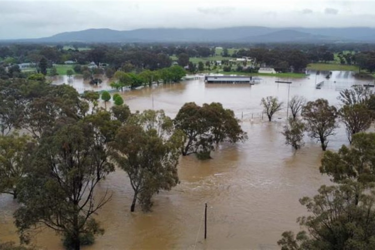 Aerial footage shows the extent of the 2022 floods in Avoca, particularly the Avoca Recreation Reserve and Men’s Shed.