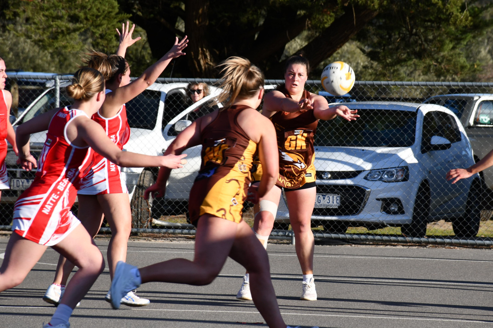 Jess White delivers a pass out of defence in Talbot’s hard-fought loss to Natte Bealiba.