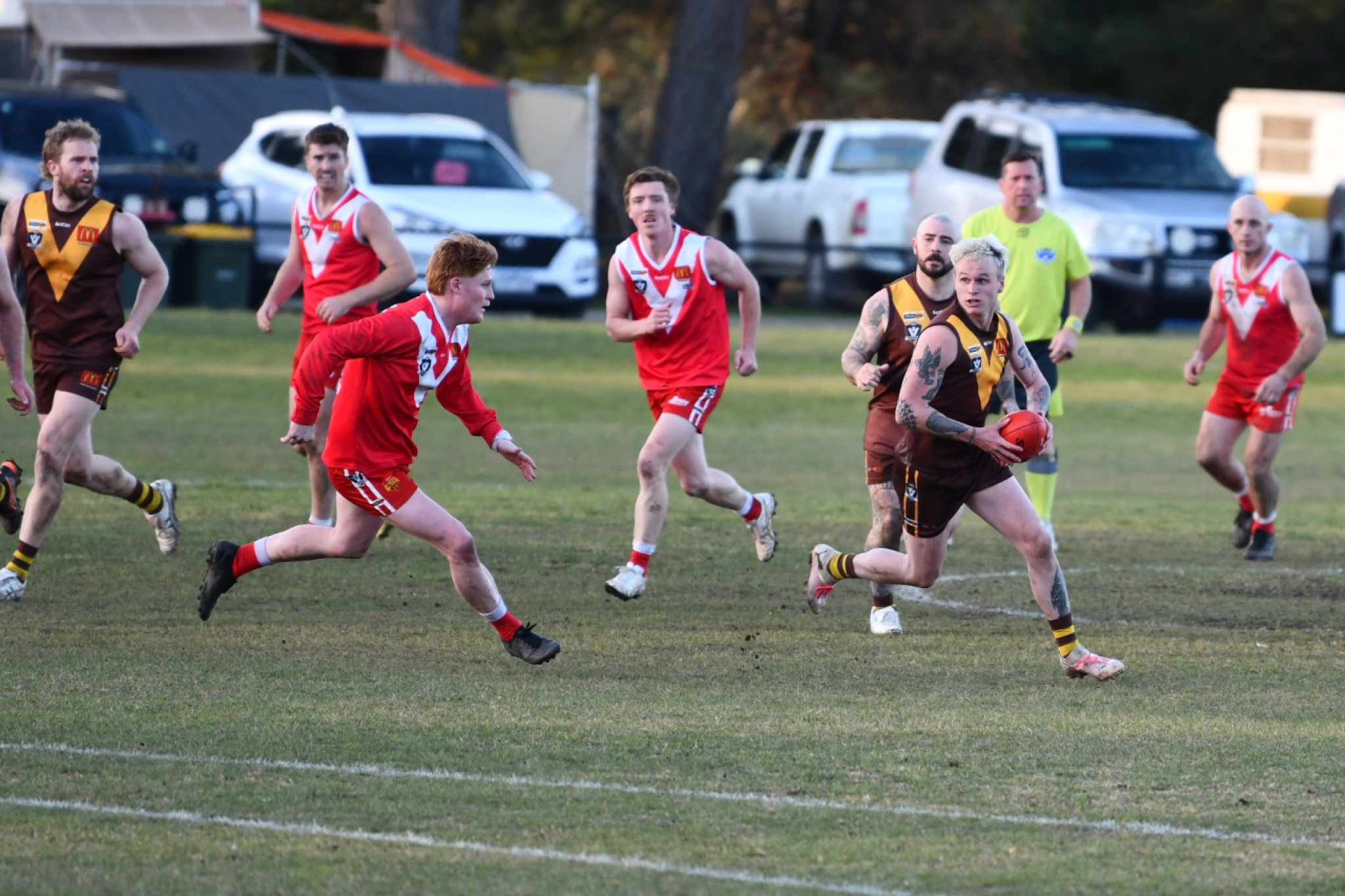 Lachlan Hind tries to find a target inside 50 in Talbot’s massive win over Natte, which confirmed their top four spot.