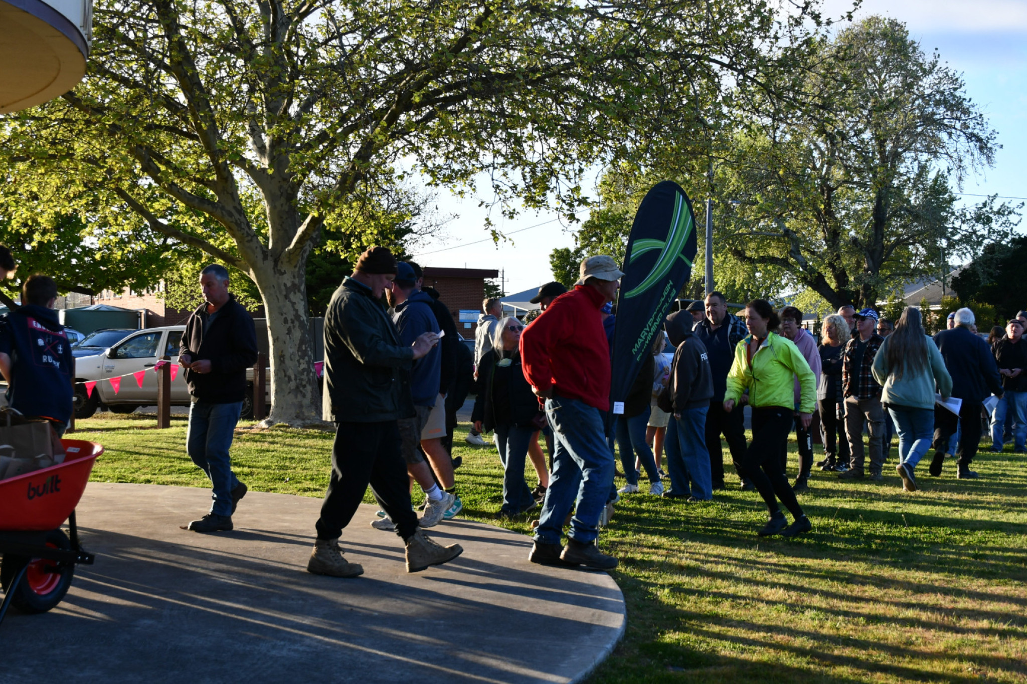 The initial rush of garage sale enthusiasts.