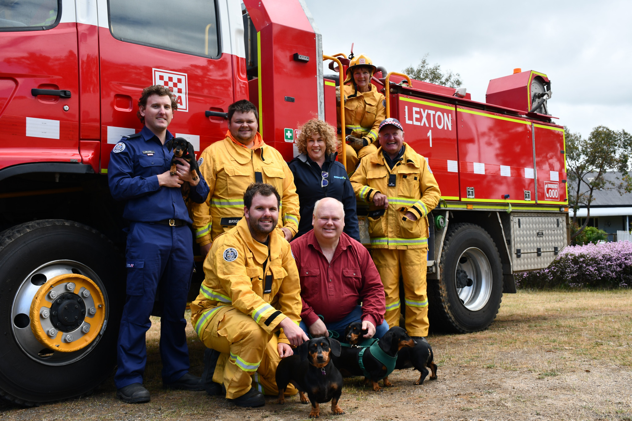 Ahead of a high risk fire season, Lexton CFA’s Matt Briody, Matt Bright, Katrina Lee, Tony Briody, Alex Briody and Nicholas Jolley alongside RSPCA’s Rebecca Cook, are calling on locals to not forget about pets in their fire evacuation plans.