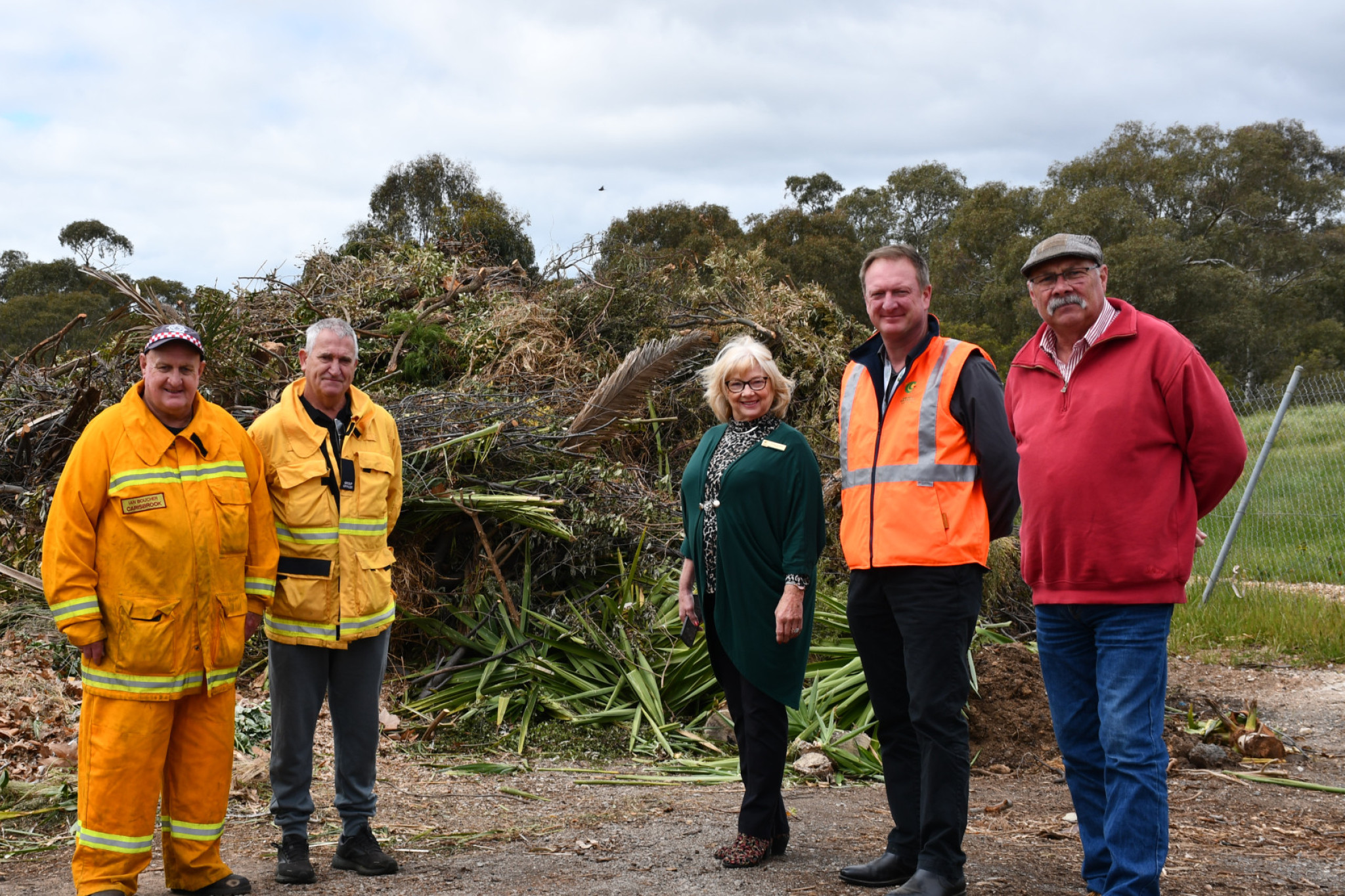 CFA’s Ian Boucher and Peter Higgins encourages the community to take advantage of free green waste disposal alongside Central Goldfields Shire Council’s Grace La Vella, Peter Field, and Brenton Hull.