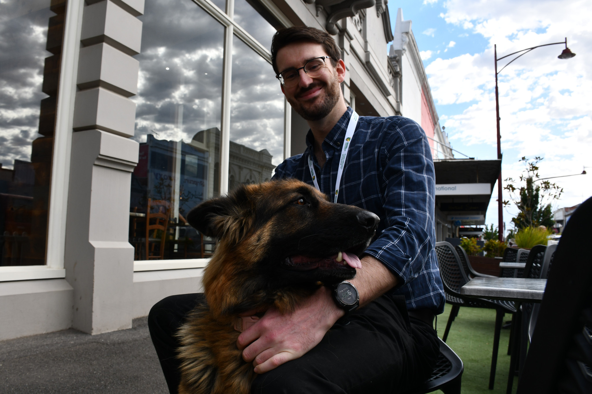 Who let the dogs out? That’d be the Central Goldfields Shire Council who now welcome a man’s best friend in Maryborough’s CBD. After a recent change to the local laws, canines are now allowed in the CBD for the first time in 10 years — news Sam Thomas and Lucy took full advantage of.