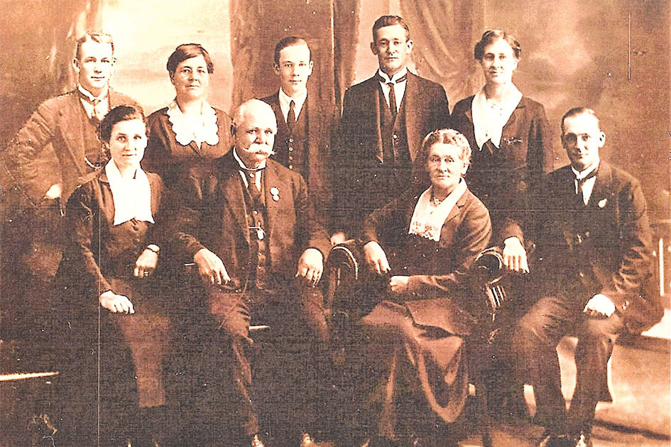 Back row from left: Edward (superimposed after being KIA in World War One), Isabel, Walter, John (Jack) (Darryl Wagstaff’s grandfather) and Daisy. Seated from left: Ella, John and Helen (Darryl’s great grandparents), and Robert (Bingo).