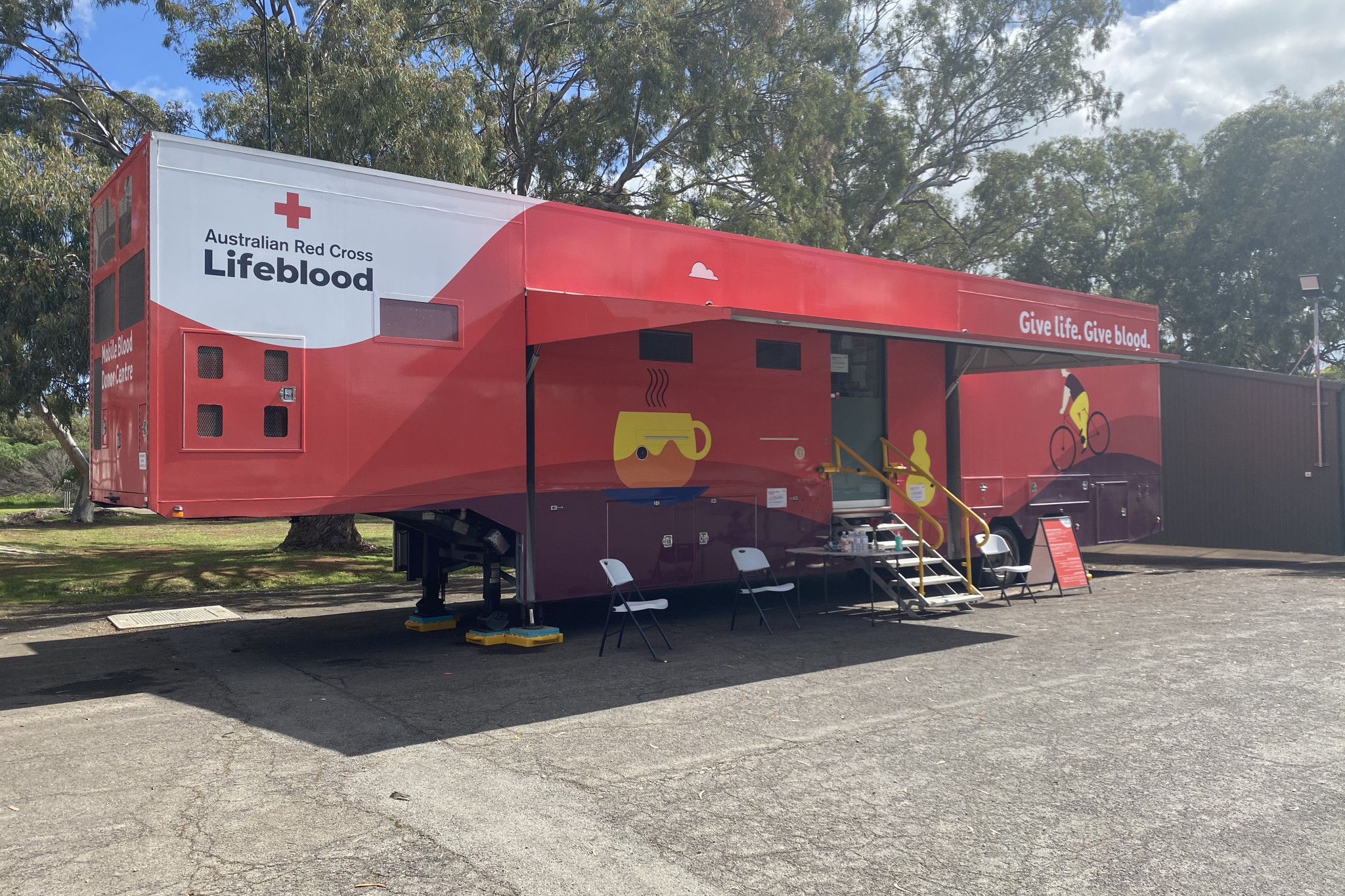 The Mobile Blood Donor Centre is returning to Princes Park next week, with residents asked to make a vital donation to help save lives.